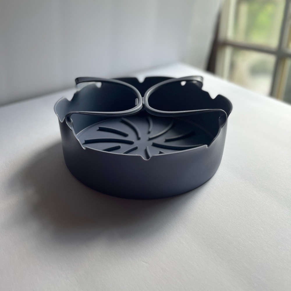 2 air fryer silicone liners+ mitt